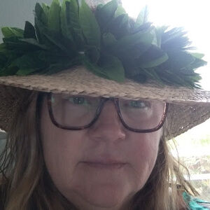 Meet your Posher, Debi